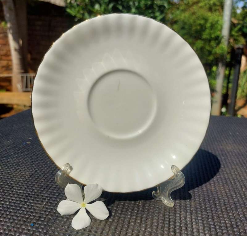 ROYAL ALBERT VINTAGE 1960S-1970S VAL DOR (VALLEY OF GOLD) PATTERN SOUP BOWL WITH SPILTRAY