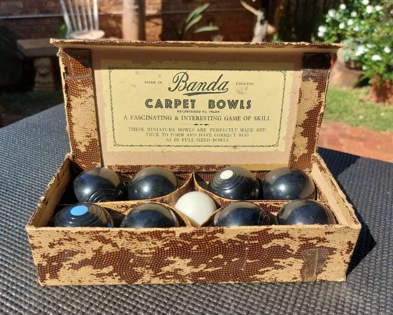 VINTAGE 1960S COMPLETE SET OF BANDA ENGLAND CARPET BOWLS