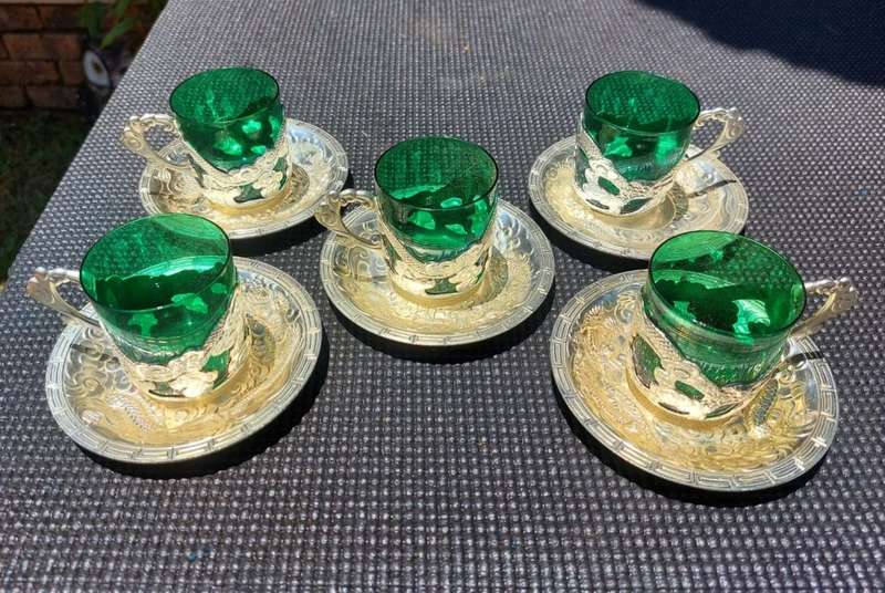 VINTAGE CHINESE STYLE DRAGON EMBOSSED EMERALD GREEN GLASSES TEASET 15 PIECE CASED