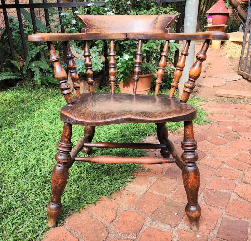 STRONG GRAINED ELM WOOD ANTIQUE BOW-BACK SMOKERS OR CAPTAINS CHAIR  CIRCA 1880S - NOTE COLLECTION
