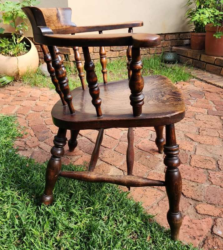 STRONG GRAINED ELM WOOD ANTIQUE BOW-BACK SMOKERS OR CAPTAINS CHAIR  CIRCA 1880S - NOTE COLLECTION