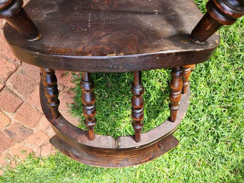 STRONG GRAINED ELM WOOD ANTIQUE BOW-BACK SMOKERS OR CAPTAINS CHAIR  CIRCA 1880S - NOTE COLLECTION