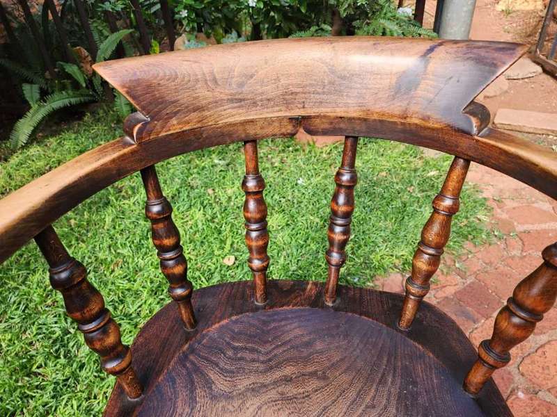 STRONG GRAINED ELM WOOD ANTIQUE BOW-BACK SMOKERS OR CAPTAINS CHAIR  CIRCA 1880S - NOTE COLLECTION