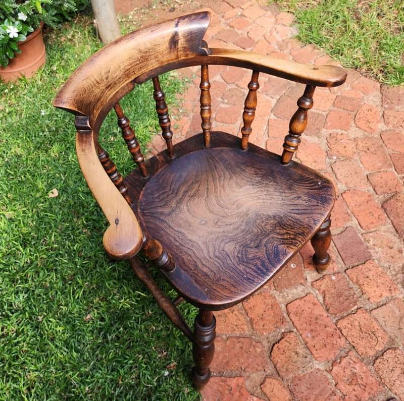 STRONG GRAINED ELM WOOD ANTIQUE BOW-BACK SMOKERS OR CAPTAINS CHAIR  CIRCA 1880S - NOTE COLLECTION