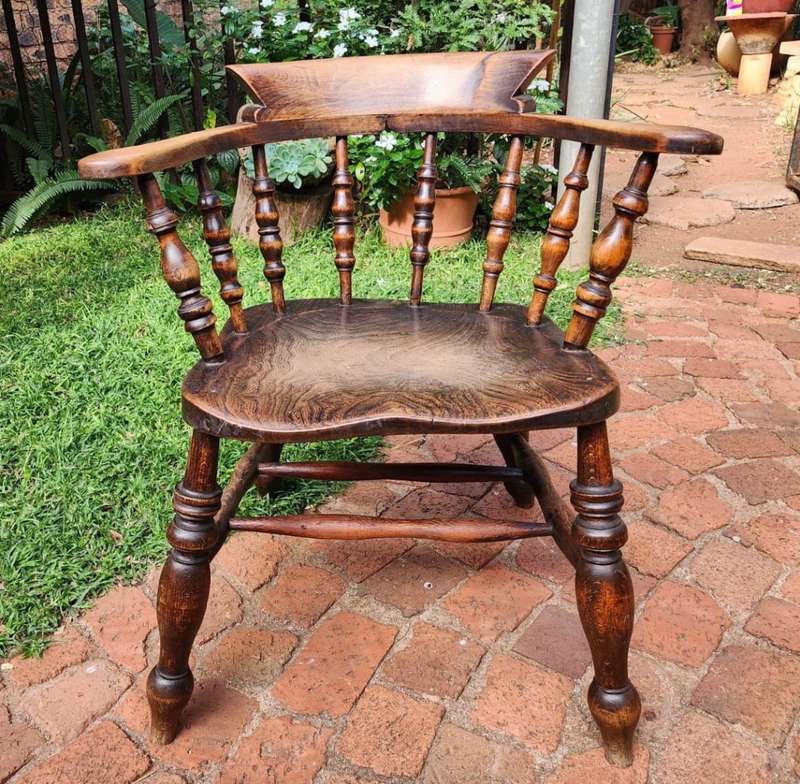 STRONG GRAINED ELM WOOD ANTIQUE BOW-BACK SMOKERS OR CAPTAINS CHAIR  CIRCA 1880S - NOTE COLLECTION