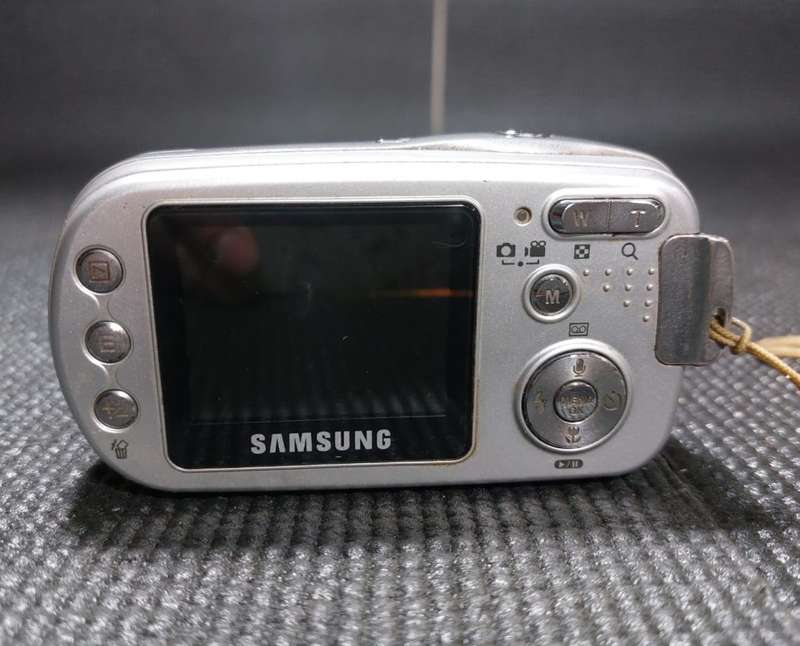 SAMSUNG DIGIMAX A40 (4 MIL MEGAPIXEL) 1GB SD MEMORY CARD POUCH WORKING