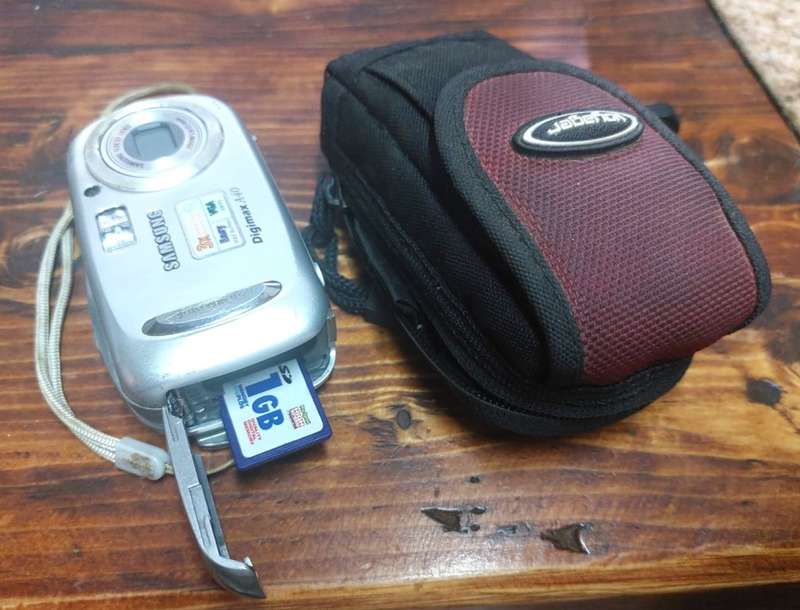 SAMSUNG DIGIMAX A40 (4 MIL MEGAPIXEL) 1GB SD MEMORY CARD POUCH WORKING