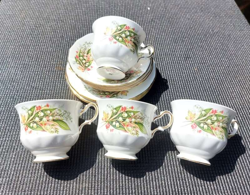LILIES OF THE VALLEY PATTERN 1950S COLCLOUGH ROYAL VALE 3 TRIOS AND 1 DUO