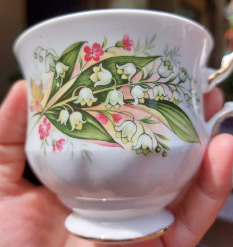 LILIES OF THE VALLEY PATTERN 1950S COLCLOUGH ROYAL VALE 3 TRIOS AND 1 DUO