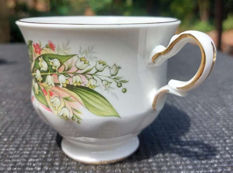 LILIES OF THE VALLEY PATTERN 1950S COLCLOUGH ROYAL VALE 3 TRIOS AND 1 DUO