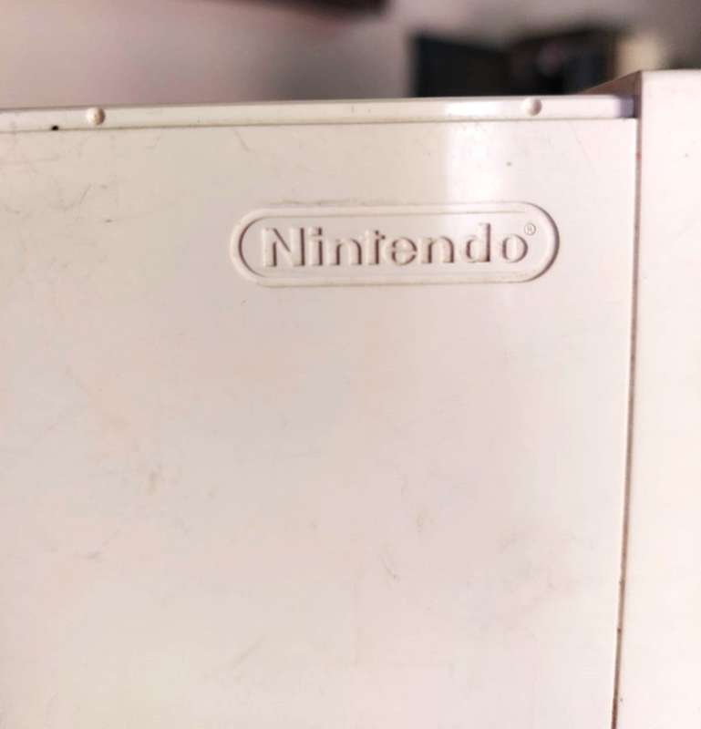 NINTENDO WII MODEL RVL-001 (EUR) WITH POWER ADAPTER AND SENSOR BAR AND WII SPORTS GAME TURNS ON