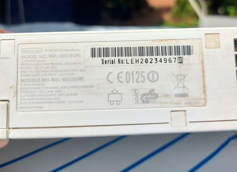 NINTENDO WII MODEL RVL-001 (EUR) WITH POWER ADAPTER AND SENSOR BAR AND WII SPORTS GAME TURNS ON