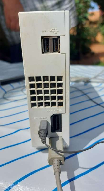 NINTENDO WII MODEL RVL-001 (EUR) WITH POWER ADAPTER AND SENSOR BAR AND WII SPORTS GAME TURNS ON