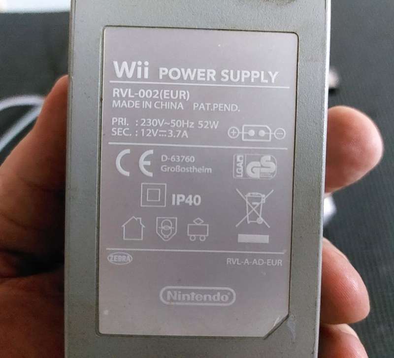 NINTENDO WII MODEL RVL-001 (EUR) WITH POWER ADAPTER AND SENSOR BAR AND WII SPORTS GAME TURNS ON