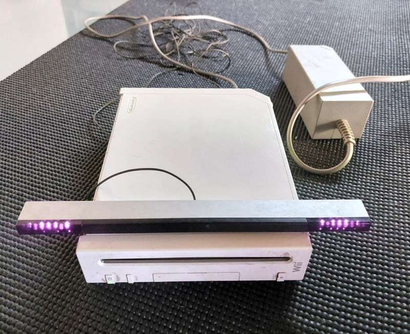 NINTENDO WII MODEL RVL-001 (EUR) WITH POWER ADAPTER AND SENSOR BAR AND WII SPORTS GAME TURNS ON