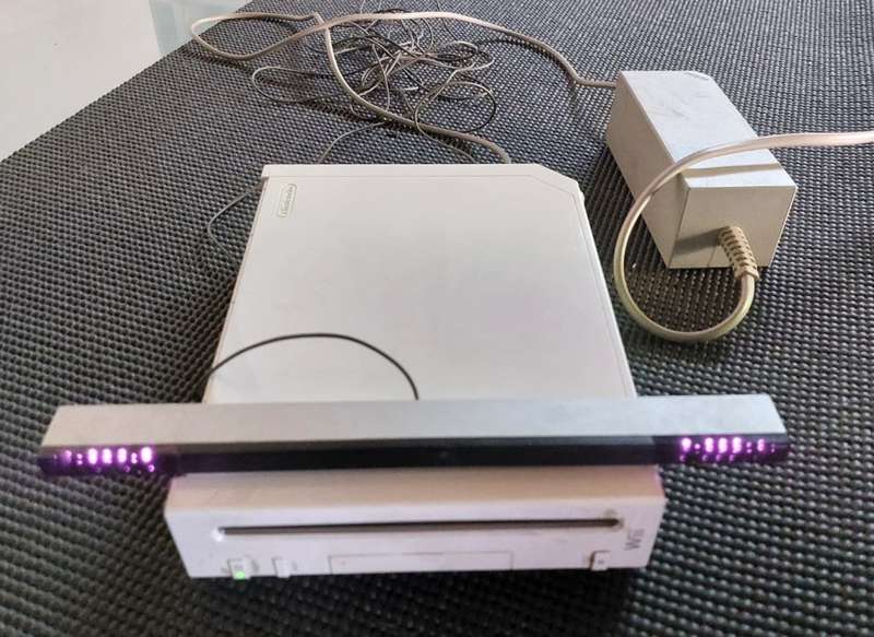 NINTENDO WII MODEL RVL-001 (EUR) WITH POWER ADAPTER AND SENSOR BAR AND WII SPORTS GAME TURNS ON
