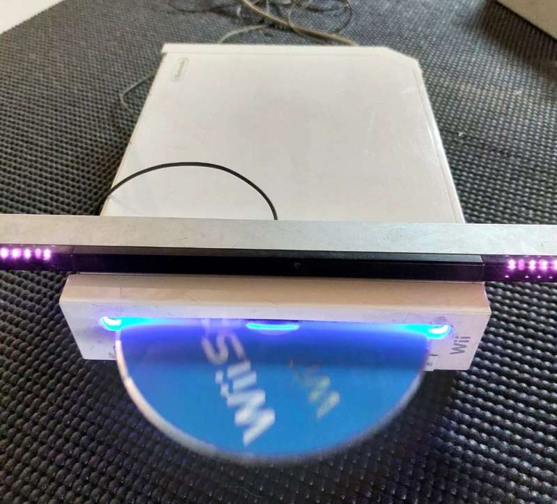 NINTENDO WII MODEL RVL-001 (EUR) WITH POWER ADAPTER AND SENSOR BAR AND WII SPORTS GAME TURNS ON