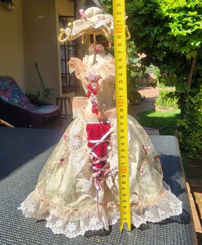 GORGEOUS VINTAGE 1980S VICTORIAN DRESS MANNEQUIN JEWELRY HOLDER STAND