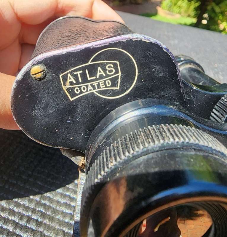 VINTAGE 1960S ATLAS COATED 8x30 JAPANESE BINOCULARS NO 99955 IN ORIGINAL BEIGE LEATHER CASE WORKING