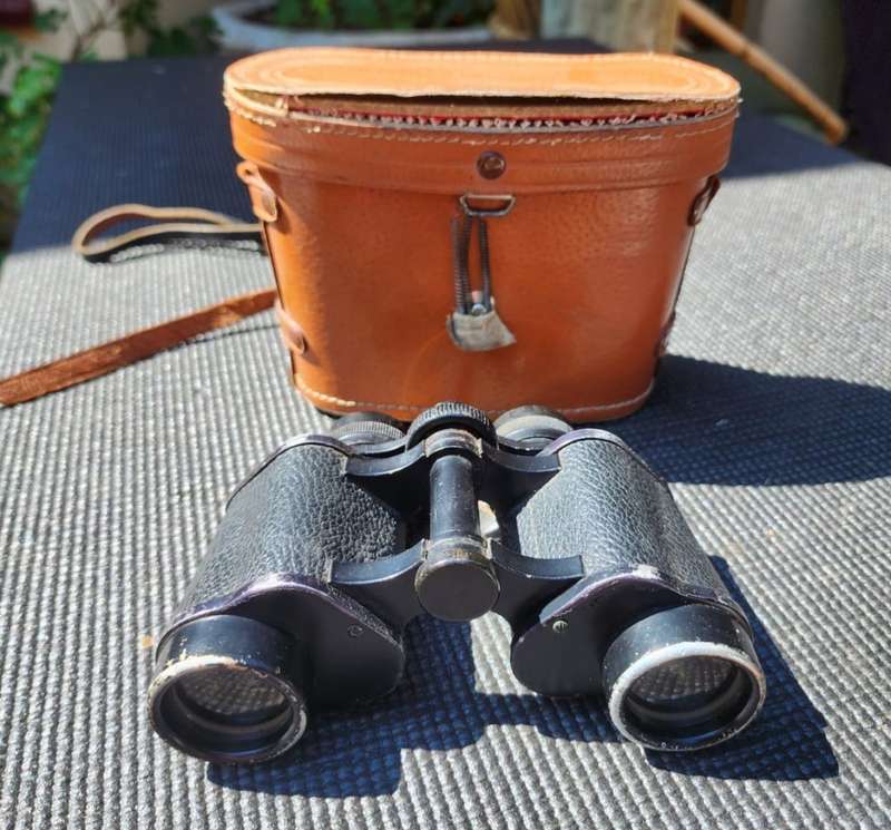 VINTAGE 1960S ATLAS COATED 8x30 JAPANESE BINOCULARS NO 99955 IN ORIGINAL BEIGE LEATHER CASE WORKING