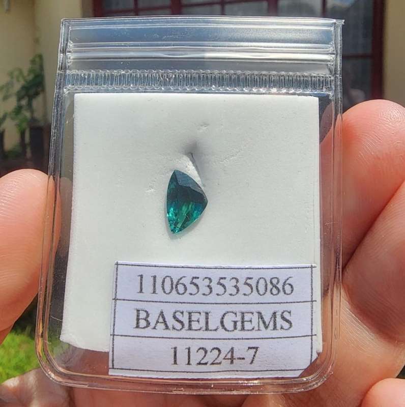GISA CERTIFIED BLUE GREEN TURKOOIS TOURMALINE 1,70CT GEMSTONE WITH TRILLION CUT!
