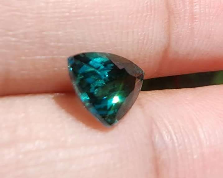 GISA CERTIFIED BLUE GREEN TURKOOIS TOURMALINE 1,70CT GEMSTONE WITH TRILLION CUT!