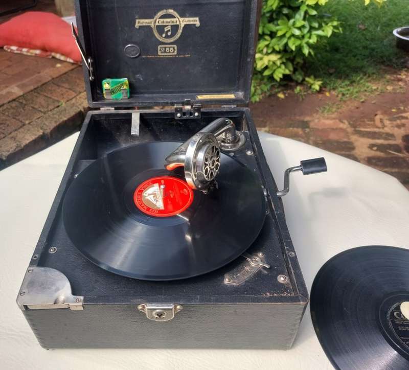 RARE ANTIQUE (1931-1939) COLUMBIA NO 55 VIVA-TONAL GRAFONOLA COMPLETE AND WORKING PLUS EXTRAS
