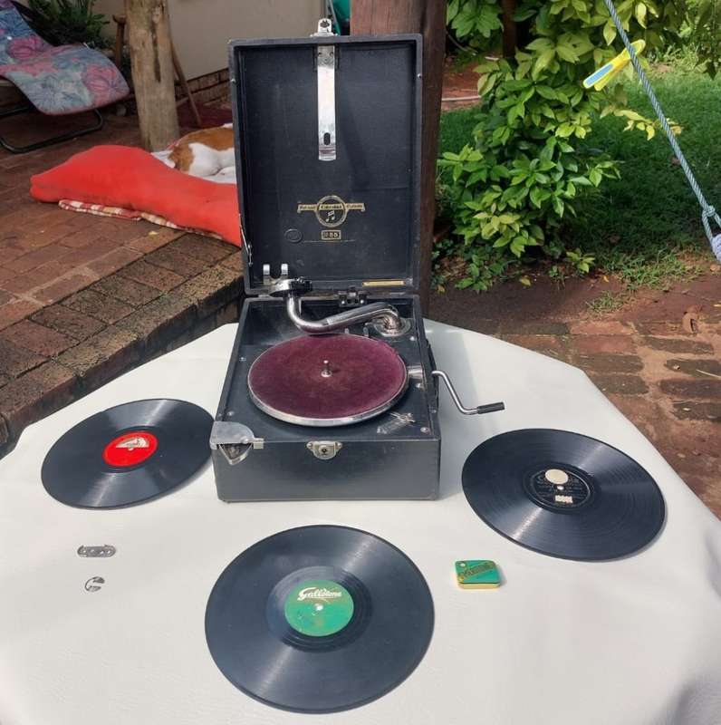 RARE ANTIQUE (1931-1939) COLUMBIA NO 55 VIVA-TONAL GRAFONOLA COMPLETE AND WORKING PLUS EXTRAS