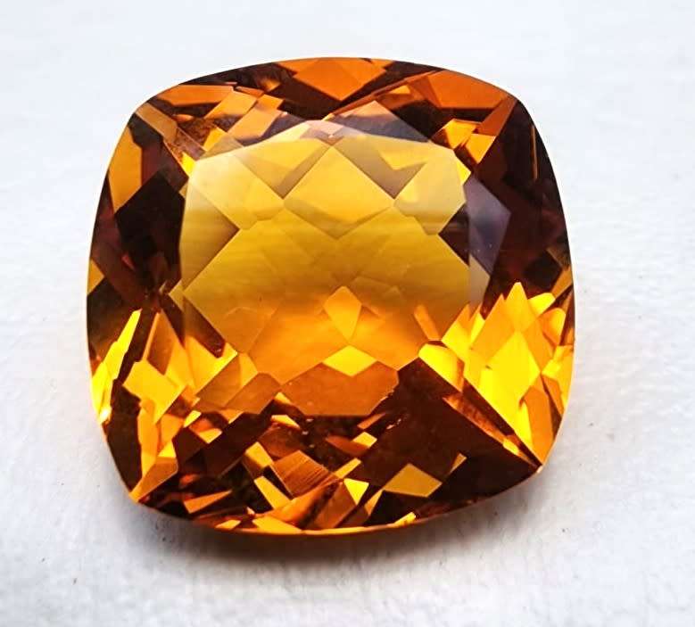 GOLDEN YELLOW LARGE 19,70CARAT CITRINE GEMSTONE WITH BEAUTIFUL CUSHION CUT