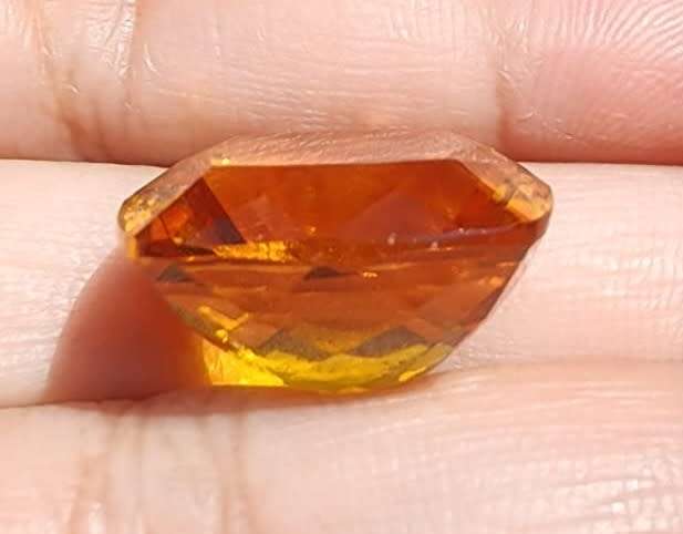 GOLDEN YELLOW LARGE 19,70CARAT CITRINE GEMSTONE WITH BEAUTIFUL CUSHION CUT