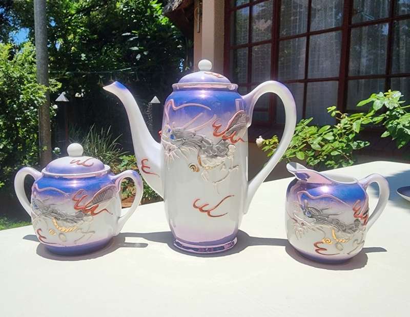 VINTAGE (1930-1960) JAPANESE DRAGONWARE MORIAGE GEISHA LITHOPHANE PURPLE LUSTERWARE 17 PIECE TEASET