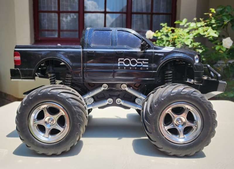 MASSIVE 42CM LONG BLACK FOOSE DESIGN FORD F150 RC TRUCK FROM 2009