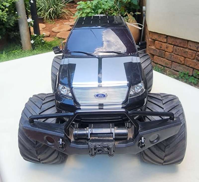 MASSIVE 42CM LONG BLACK FOOSE DESIGN FORD F150 RC TRUCK FROM 2009