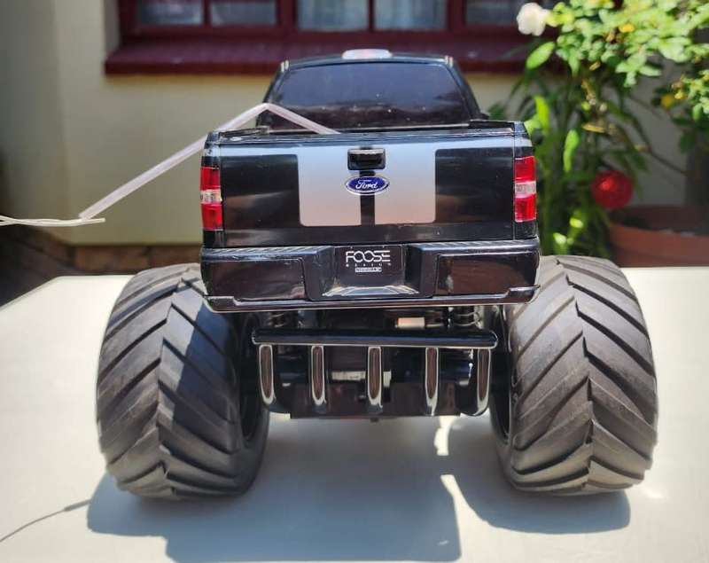 MASSIVE 42CM LONG BLACK FOOSE DESIGN FORD F150 RC TRUCK FROM 2009