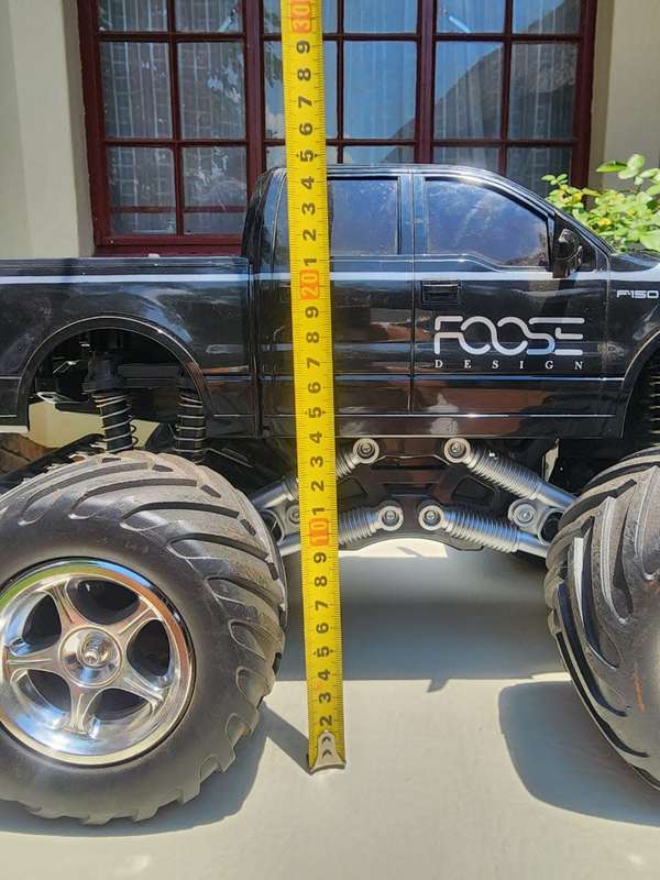 MASSIVE 42CM LONG BLACK FOOSE DESIGN FORD F150 RC TRUCK FROM 2009