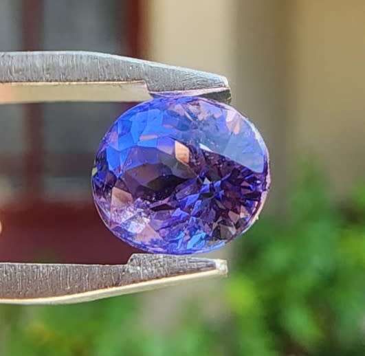 GISA CERTIFIED 1,30CT INTENSE BLUISH VIOLET TANZANITE OVAL CUT GEMSTONE  PLEASE READ FULL DESCRIPTI