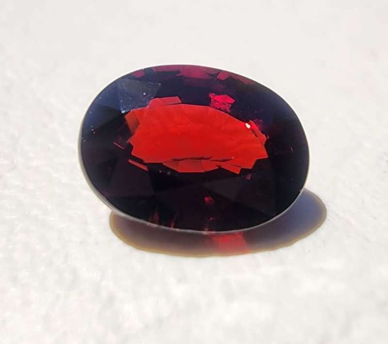 DAZZLING LARGE 3.9CT DARK RED RHODOLITE AFRICAN GARNET GEMSTONE