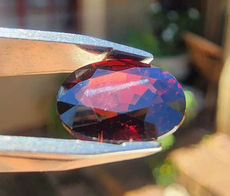 DAZZLING LARGE 3.9CT DARK RED RHODOLITE AFRICAN GARNET GEMSTONE