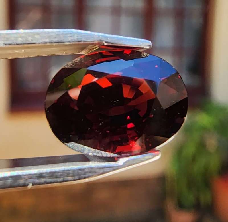 DAZZLING LARGE 3.9CT DARK RED RHODOLITE AFRICAN GARNET GEMSTONE