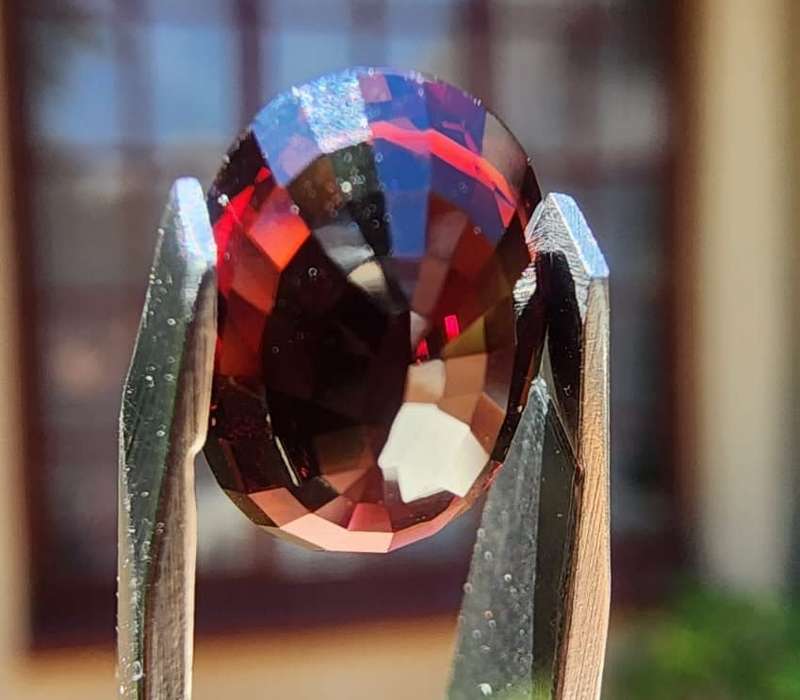 DAZZLING LARGE 3.9CT DARK RED RHODOLITE AFRICAN GARNET GEMSTONE
