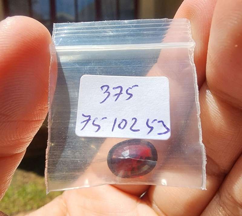 DAZZLING LARGE 3.9CT DARK RED RHODOLITE AFRICAN GARNET GEMSTONE