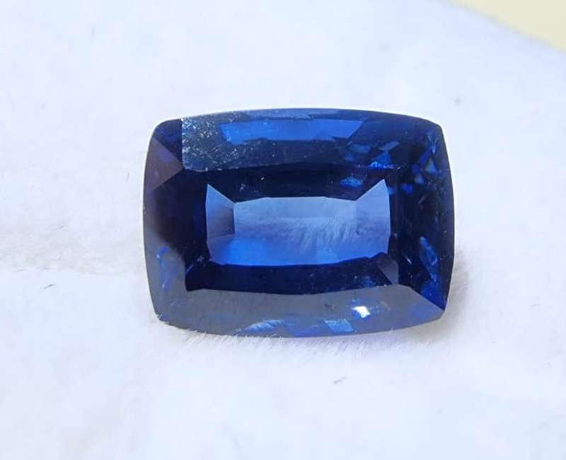 FLAWLESS GISA CERTIFIED LARGE 3.7CT BLUE SAPPHIRE WITH LOVELY RECTANGULAR CUSHION CUT FROM CEYLON