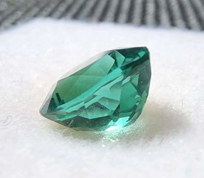 AMAZING! A LARGE 3.65CT GREEN AMETHYST GEMSTONE WITH BEAUTIFUL PEAR CUT