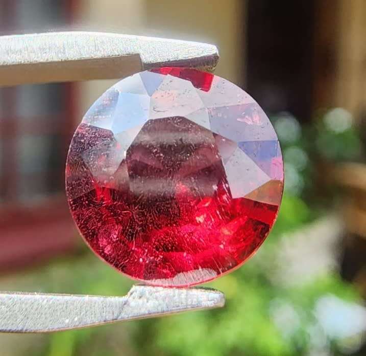DEEP RED 2.25CT ALMANDINE AFRICAN GARNET GEMSTONE WITH BEAUTIFUL ROUND CUT