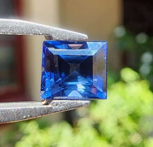 DAZZLING 1.45CT BLUE SAPPHIRE WITH LOVELY BAQUETTE CUT FROM MADAGASCAR  THERMAL TESTED HIGH!