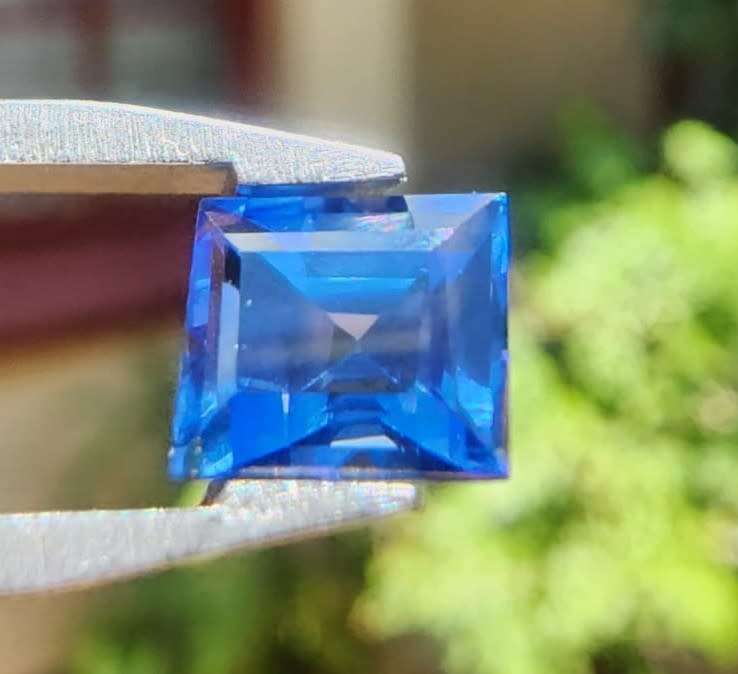 DAZZLING 1.45CT BLUE SAPPHIRE WITH LOVELY BAQUETTE CUT FROM MADAGASCAR  THERMAL TESTED HIGH!