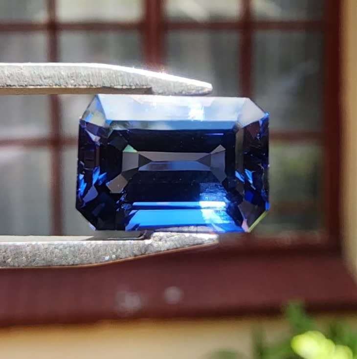 GISA CERTIFIED 4.1CT BLUE SAPPHIRE WITH LOVELY EMERALD CUT FROM CEYLON (SRI LANKA)  THERMAL TESTED