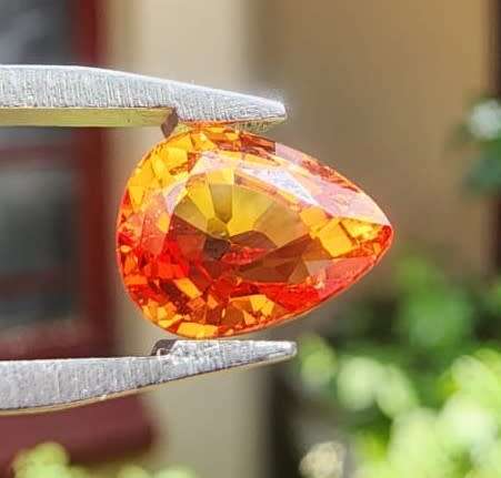 STUNNING SPARKLING GISA CERTIFIED 2.5CT ORANGE SAPPHIRE GEMSTONE WITH LOVELY PEAR CUT  UV RED!