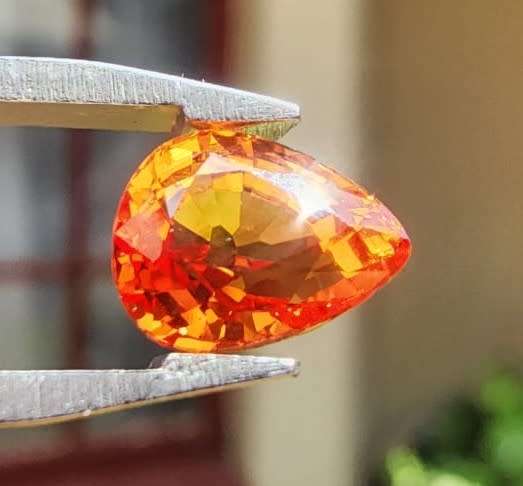 STUNNING SPARKLING GISA CERTIFIED 2.5CT ORANGE SAPPHIRE GEMSTONE WITH LOVELY PEAR CUT  UV RED!