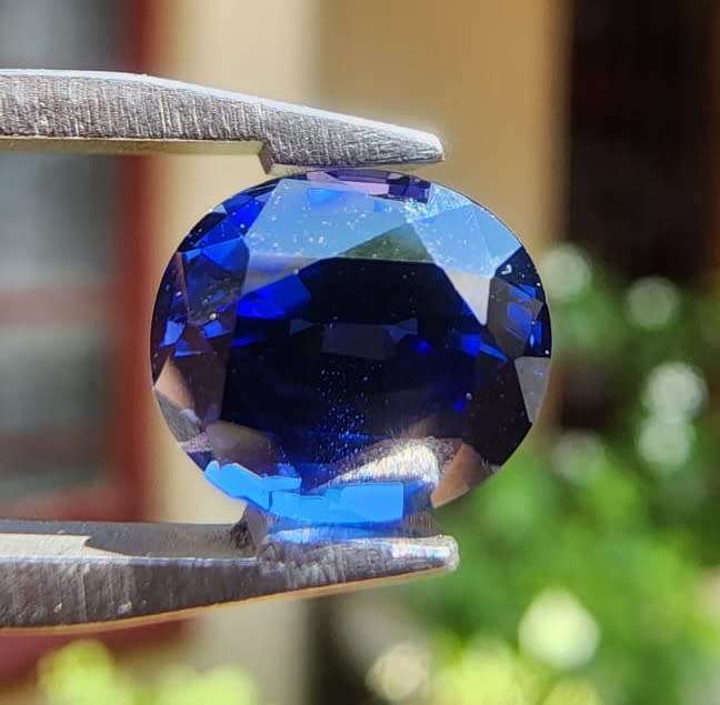 SHINING 2.0CT BLUE SAPPHIRE WITH LOVELY OVAL CUT FROM AFRICA  THERMAL TESTED VERY HIGH!